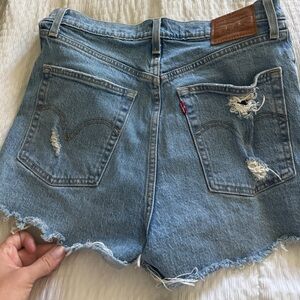 Levi’s Ribcage Denim Shorts Light Wash Blue High Rise – Women’s